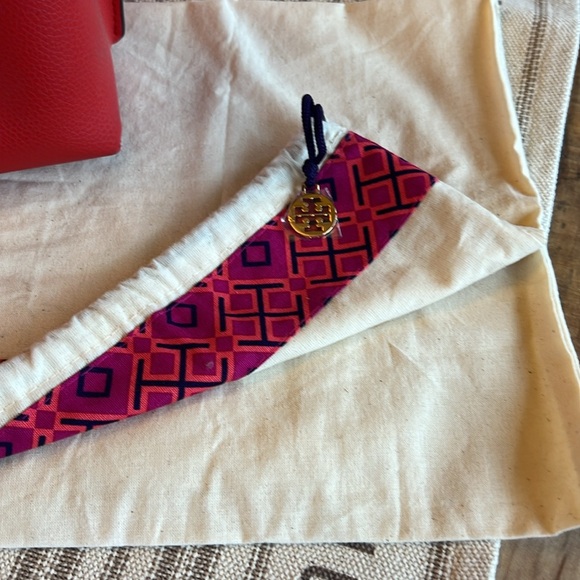 Tory Burch Perry Triple Compartment Tote - Picture 16 of 16